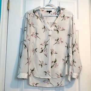 Small Dynamite white flower blouse